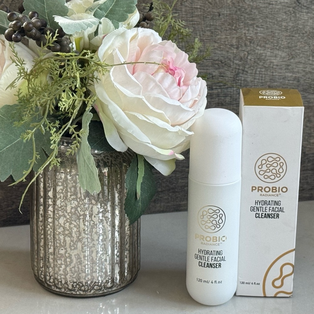 Hydrating Gentle Facial Cleanser - White